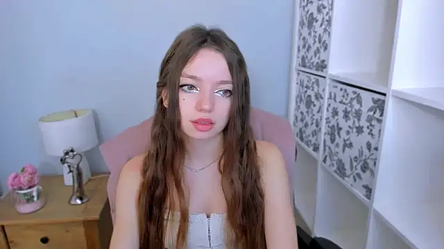 GraceLips online show from October 13, 5:40 am