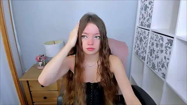 GraceLips online show from October 18, 5:32 am