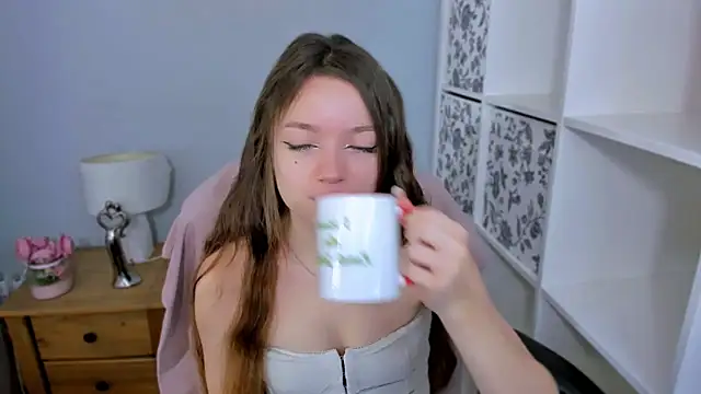 GraceLips online show from November 1, 6:37 am