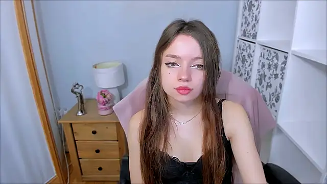 GraceLips online show from November 3, 6:58 am