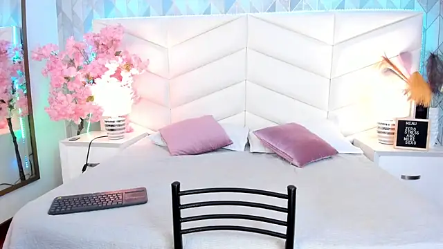 Brenda Garcia online show from February 23, 3:45 am