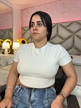 Brenda Garcia online show from November 19, 8:09 pm