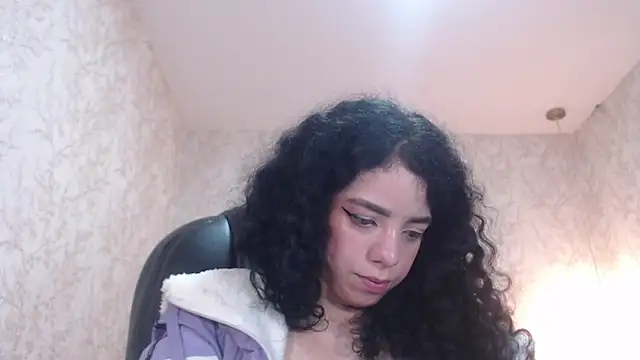 EmmaCowperr online show from January 6, 11:07 am