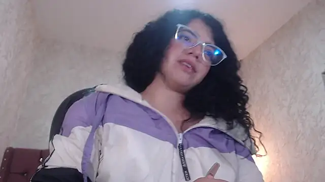 EmmaCowperr online show from January 8, 6:52 am