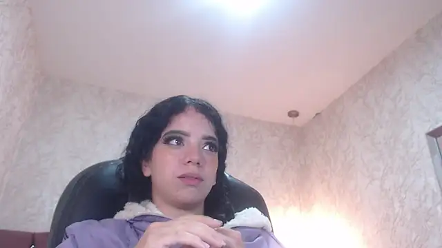 EmmaCowperr online show from January 14, 10:38 am