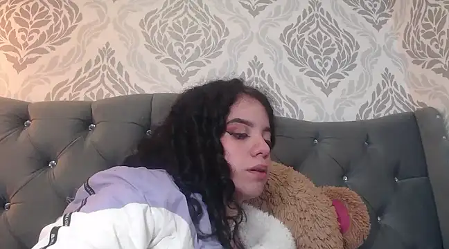 EmmaCowperr online show from March 6, 7:10 pm