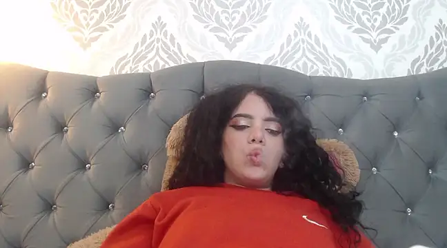 EmmaCowperr online show from March 8, 8:03 pm