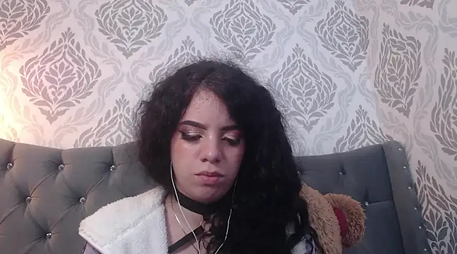 EmmaCowperr online show from March 11, 6:30 pm