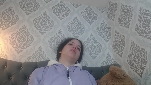 EmmaCowperr online show from March 17, 11:53 am