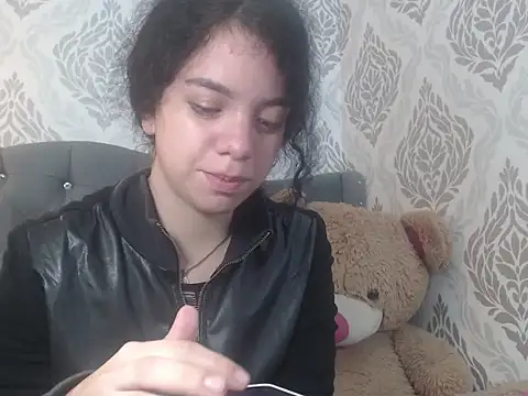 EmmaCowperr online show from March 18, 11:52 am