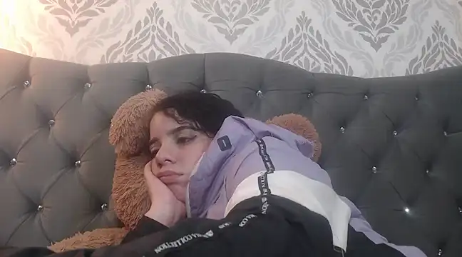 EmmaCowperr online show from March 20, 5:58 pm