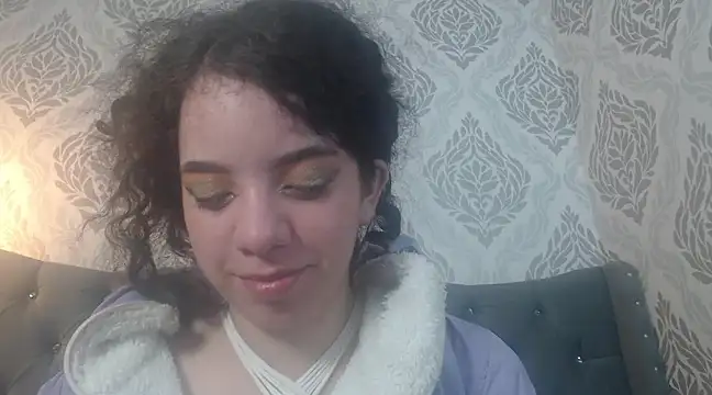 EmmaCowperr online show from March 21, 9:01 pm