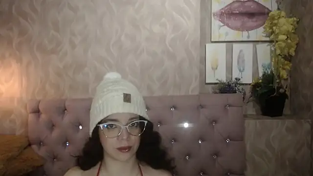 EmmaCowperr online show from January 8, 4:37 am