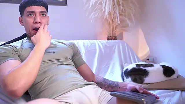 Josep Davies online show from March 8, 2:10 pm