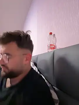 Snapshot of yxssxn24403 chatting on October 6, 3:15 am yxssxn24403 online show from October 6, 3:15 am