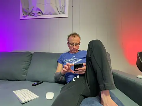 mouser21212 online show from January 28, 11:39 pm