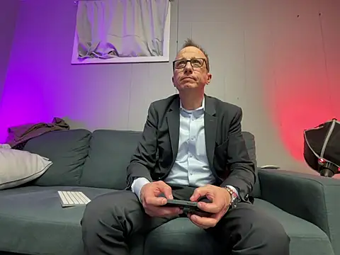 mouser21212 online show from January 31, 7:39 am