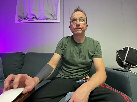 mouser21212 online show from February 12, 5:05 pm