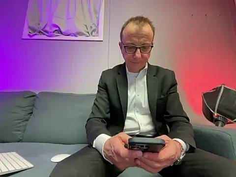 mouser21212 online show from February 15, 7:38 am