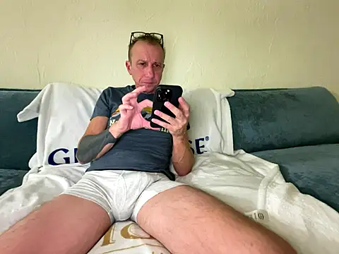 mouser21212 online show from October 31, 1:50 am