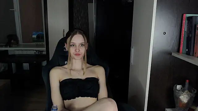 Snapshot of _Sansa_stark_ chatting on February 28, 1:47 pm  Sansa stark  online show from February 28, 1:47 pm