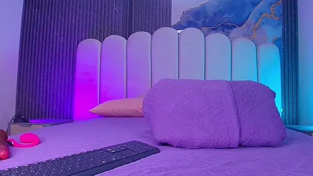 hot dione online show from April 7, 7:14 pm