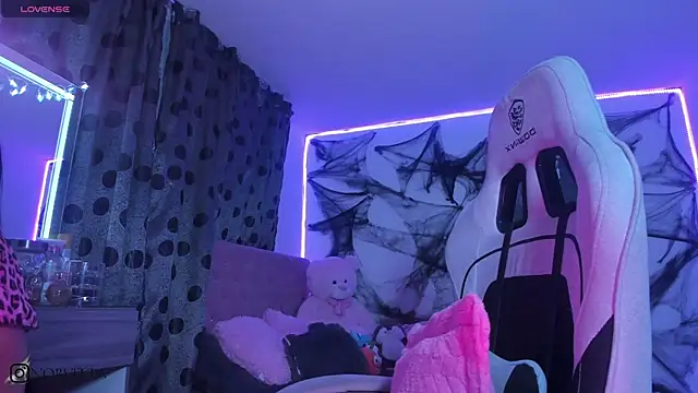 satanbabee online show from October 8, 11:35 pm