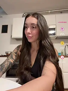 Snapshot of emiliasommer chatting on June 2, 3:58 pm emiliasommer online show from June 2, 3:58 pm