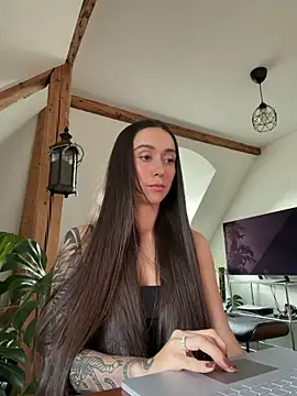 Snapshot of emiliasommer chatting on June 12, 5:01 pm emiliasommer online show from June 12, 5:01 pm