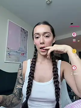 Snapshot of emiliasommer chatting on June 19, 3:49 pm emiliasommer online show from June 19, 3:49 pm