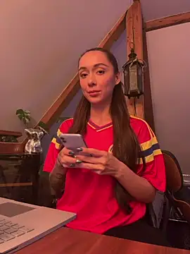Snapshot of emiliasommer chatting on July 7, 7:51 pm emiliasommer online show from July 7, 7:51 pm