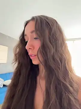 Snapshot of emiliasommer chatting on August 3, 7:39 pm emiliasommer online show from August 3, 7:39 pm