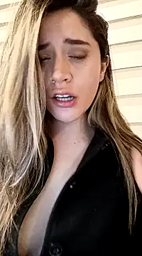 maliciaworld online show from December 18, 12:21 am