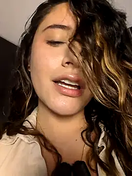 maliciaworld online show from April 18, 7:58 pm