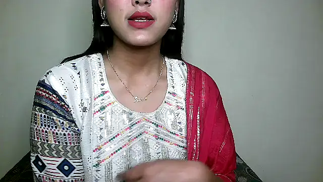 Snapshot of Princess_noorjahan chatting on December 22, 7:31 pm Princess noorjahan online show from December 22, 7:31 pm