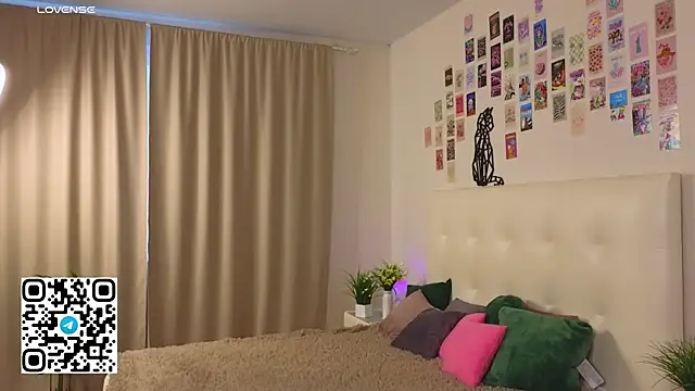 oliviabr0wn0 online show from October 5, 2:32 am