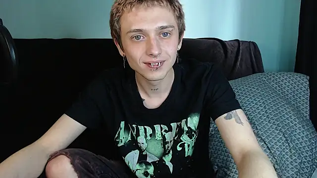 Snapshot of axxxturel chatting on December 4, 12:36 pm axxxturel online show from December 4, 12:36 pm