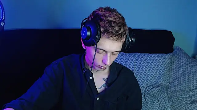 Snapshot of axxxturel chatting on December 12, 9:04 pm axxxturel online show from December 12, 9:04 pm