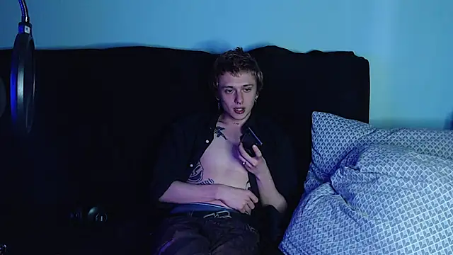 Snapshot of axxxturel chatting on December 26, 10:37 am axxxturel online show from December 26, 10:37 am