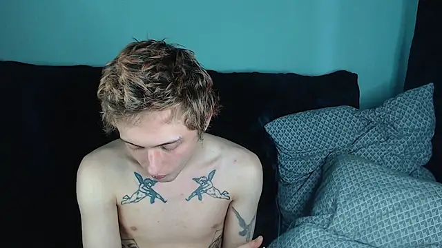 Snapshot of axxxturel chatting on January 1, 6:37 am axxxturel online show from January 1, 6:37 am