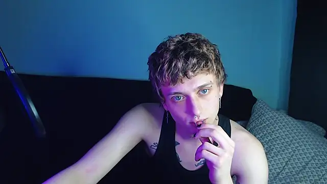 Snapshot of axxxturel chatting on February 17, 9:41 pm axxxturel online show from February 17, 9:41 pm