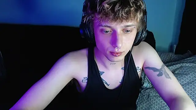 Snapshot of axxxturel chatting on March 15, 11:28 pm axxxturel online show from March 15, 11:28 pm