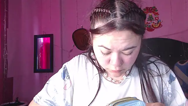 Snapshot of NikkiRous_ chatting on December 4, 1:31 pm NikkiRous online show from December 4, 1:31 pm