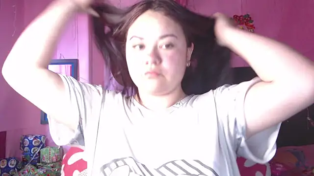 Snapshot of NikkiRous_ chatting on December 18, 1:39 pm NikkiRous online show from December 18, 1:39 pm