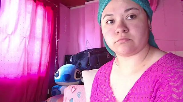 NikkiRous  online show from February 11, 2:00 pm