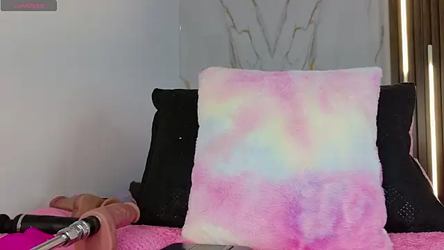 mia 099 online show from October 25, 8:25 pm