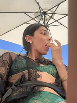 Snapshot of Ema_azel chatting on January 22, 5:28 pm Ema azel online show from January 22, 5:28 pm