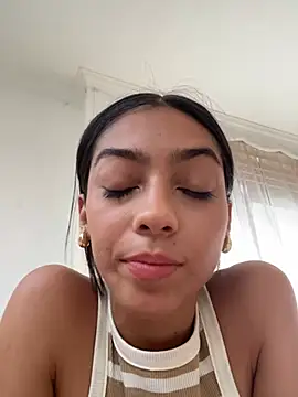 Snapshot of Ema_azel chatting on March 21, 8:29 pm Ema azel online show from March 21, 8:29 pm