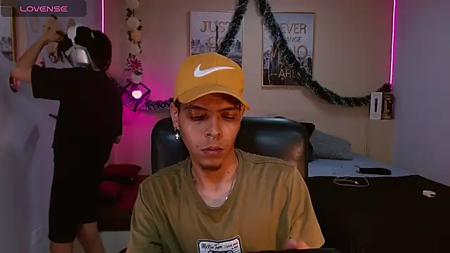 KokoAndRin online show from December 16, 6:27 pm