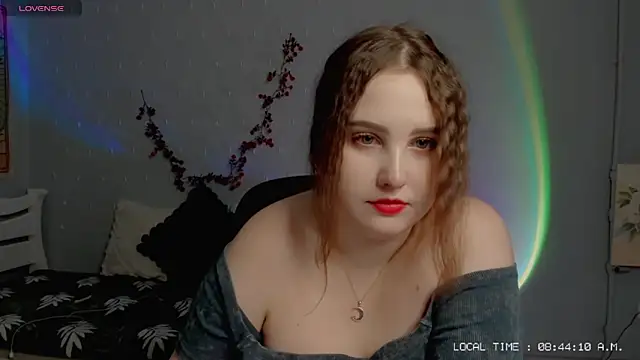 Snapshot of Crystal_Chris chatting on February 8, 6:43 am Crystal Chris online show from February 8, 6:43 am